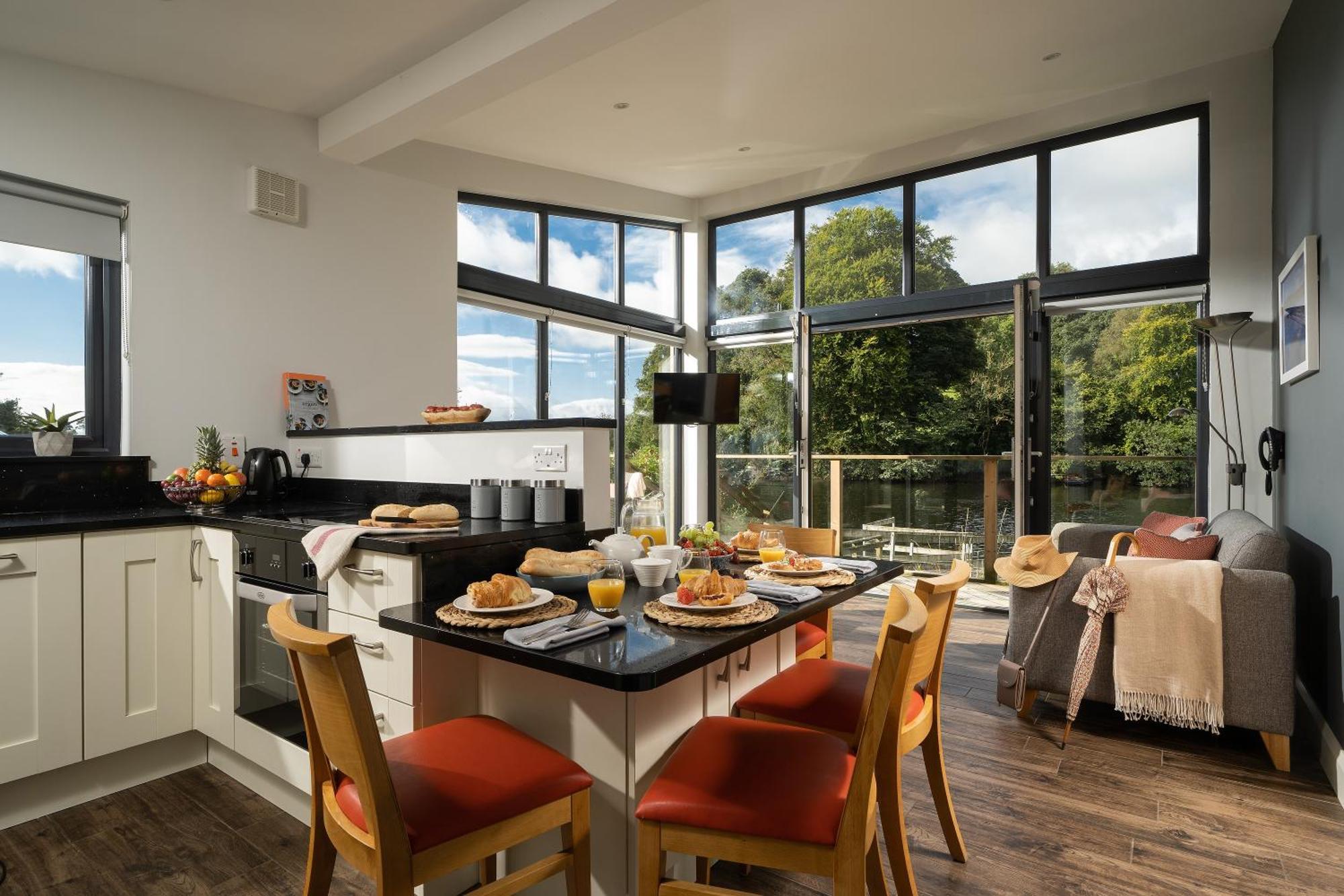 Killyhevlin Lakeside Hotel & Lodges Эннискиллен Экстерьер фото